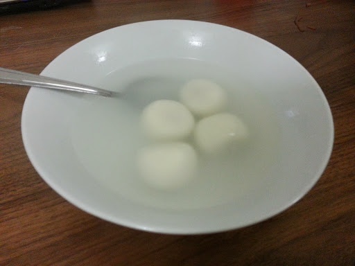 為了在人日時可以起湯圓，特地去唐人街買回家煮。
