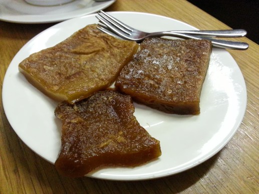 各種新年食品當中我最愛的年糕，口感很Q，可惜沒加蛋一起炒。