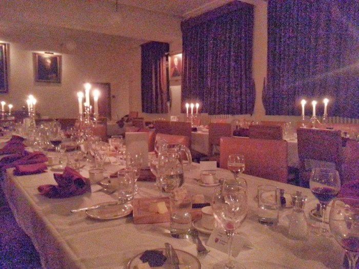 在進食期間不能拍照，只好在晚宴後拍囉~