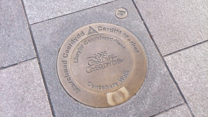 跟著地上的標記遊Cardiff，再沒方向感如我也不怕