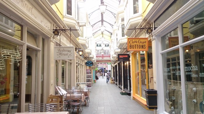 Castle arcade，在卡迪夫城堡對面