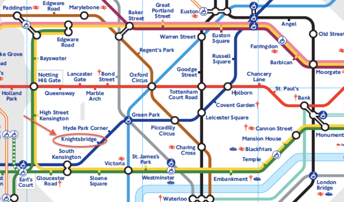 Knightsbridge 站 (紅圈所示)
