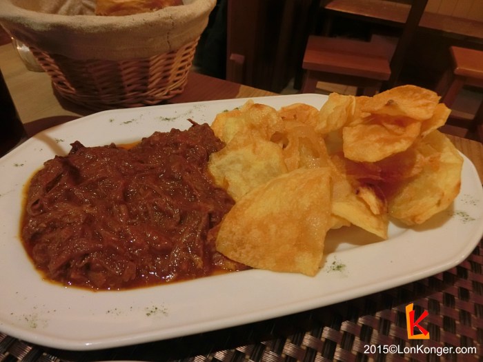 手撕豬肉配自製薯片