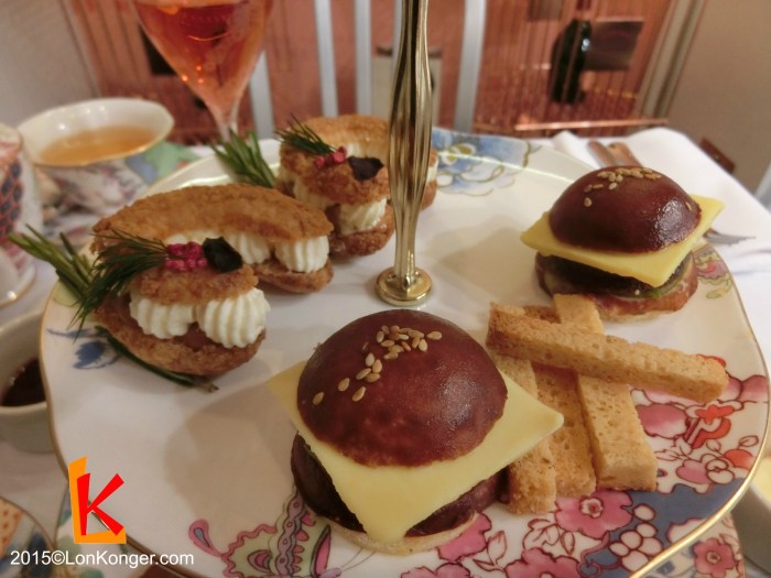 甜品漢堡包 (sweet burger)，榛子法式泡芙 (Cuisson praline eclair)