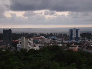 館外空地可俯瞰美里市一帶的景色。