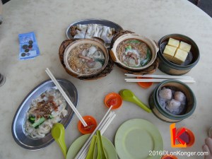 前往機場前的早餐－砂煲麵 RM4，點心RM2-3，有馬拉糕、蝦餃、腸粉等